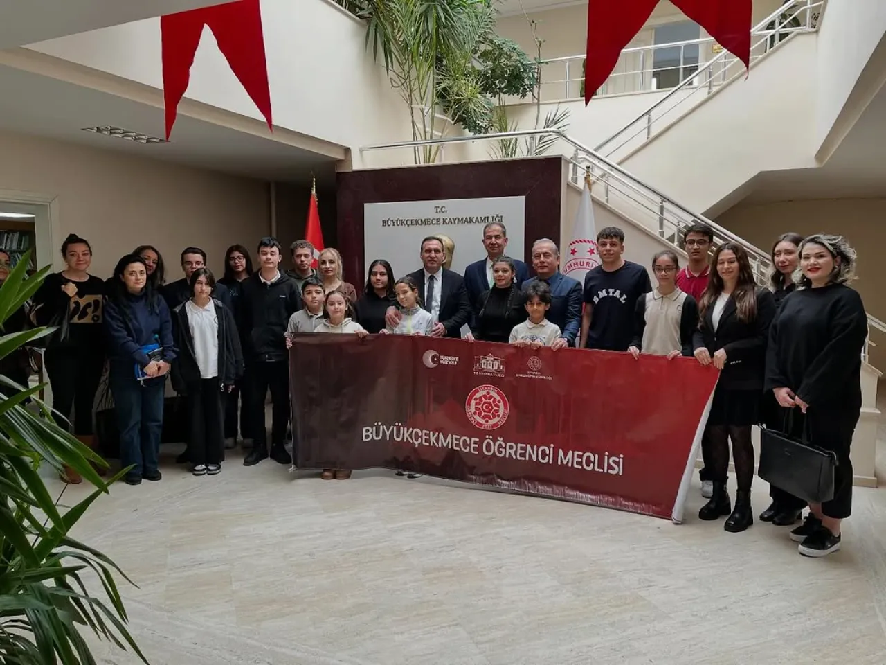 Büyükçekmece’de Öğrenciler Karar Mekanizmasında: Kaymakamlıkta Meclis Toplantısı Düzenlendi