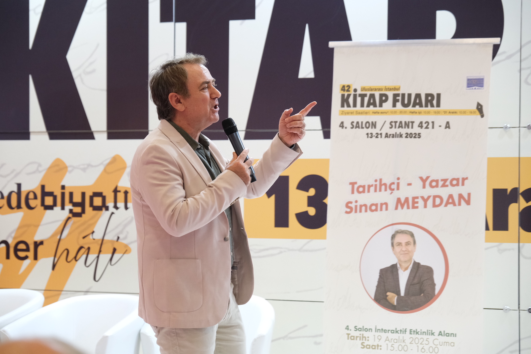 TÜYAP Kitap Fuarı’nda Sinan Meydan ve tarih tutkunları bir araya geldi