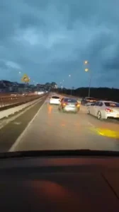 İstanbul- Arnavutköy’de düğün konvoyu ile trafiği yavaşlatıp havaya ateş açtılar