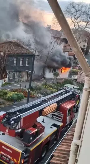 Çatalca’da müstakil ev alev alev yandı