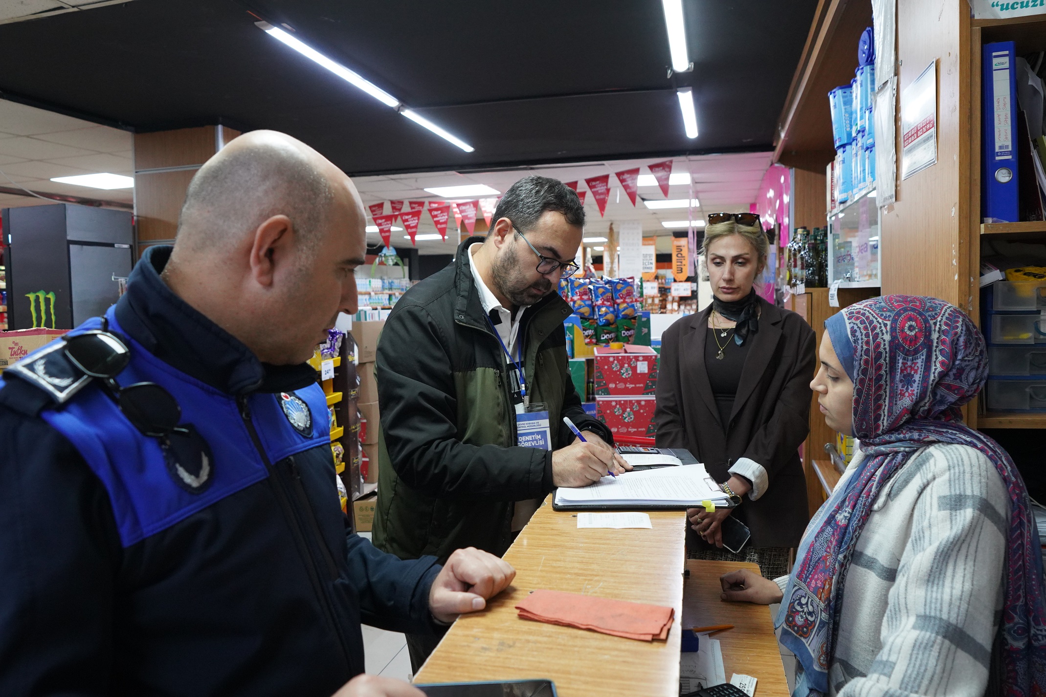 BEYLİKDÜZÜ’NDE ÇEVREYİ KİRLETMENİN CEZASI 2 BİN 953 TL