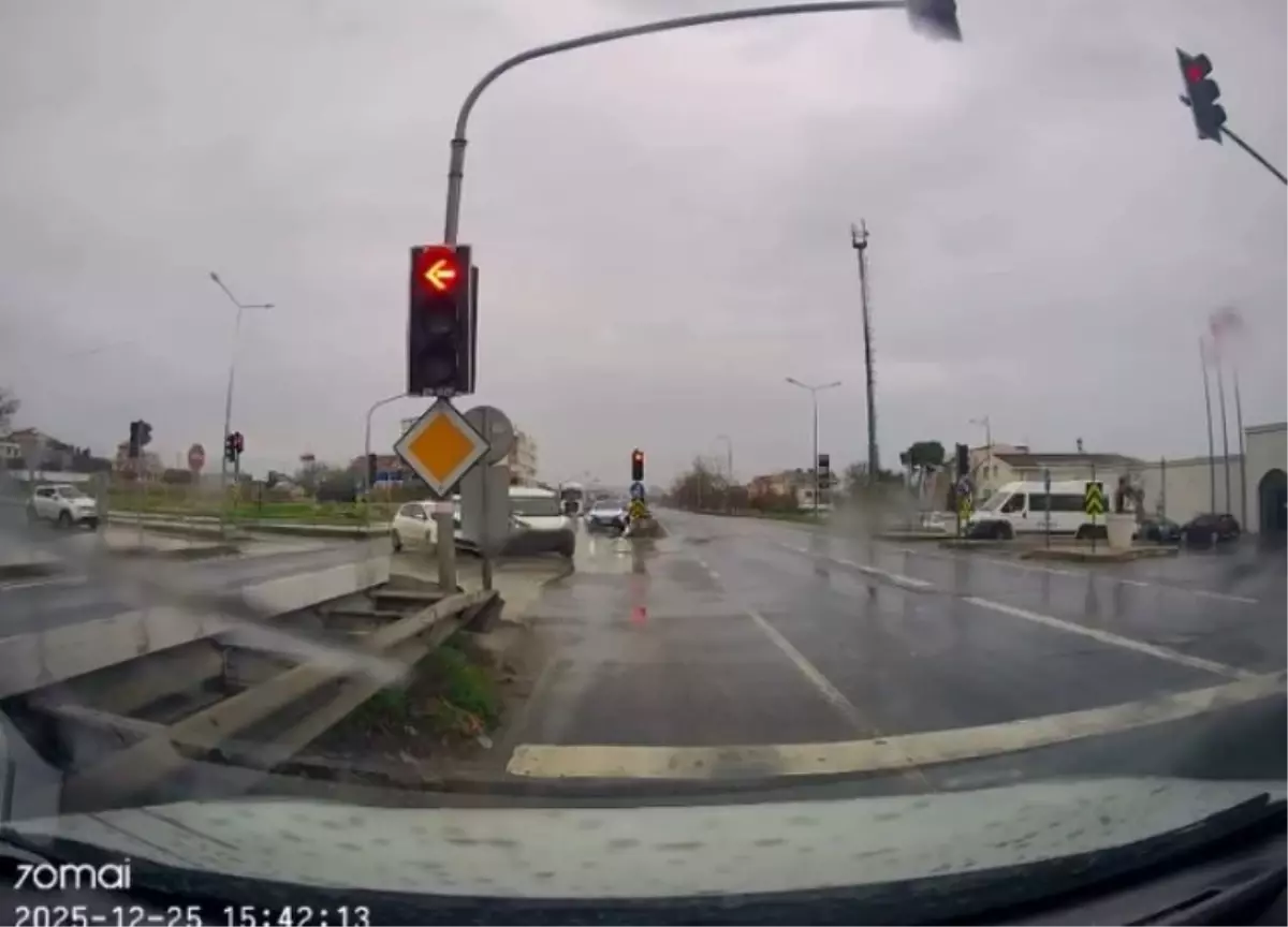Büyükçekmece’de kırmızı ışık ihlali kazaya neden oldu