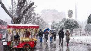 Meteoroloji ve AKOM’dan İstanbul’a Kar Müjdesi: Cuma Günü Sıcaklıklar 10 Derece Birden Düşecek!