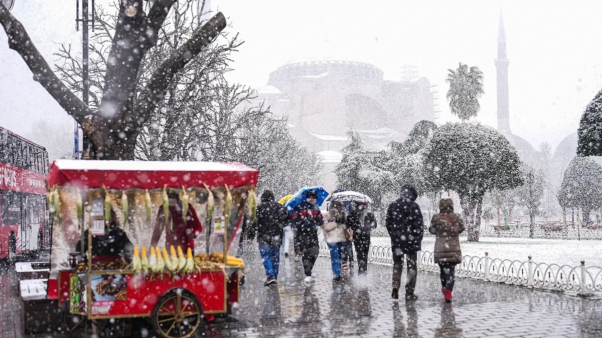 Meteoroloji ve AKOM’dan İstanbul’a Kar Müjdesi: Cuma Günü Sıcaklıklar 10 Derece Birden Düşecek!