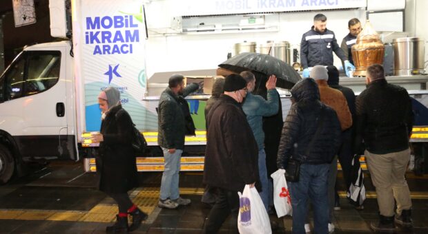 Küçükçekmece’de İçleri Isıtan Dayanışma: Soğuk Havaya Sıcak Mola