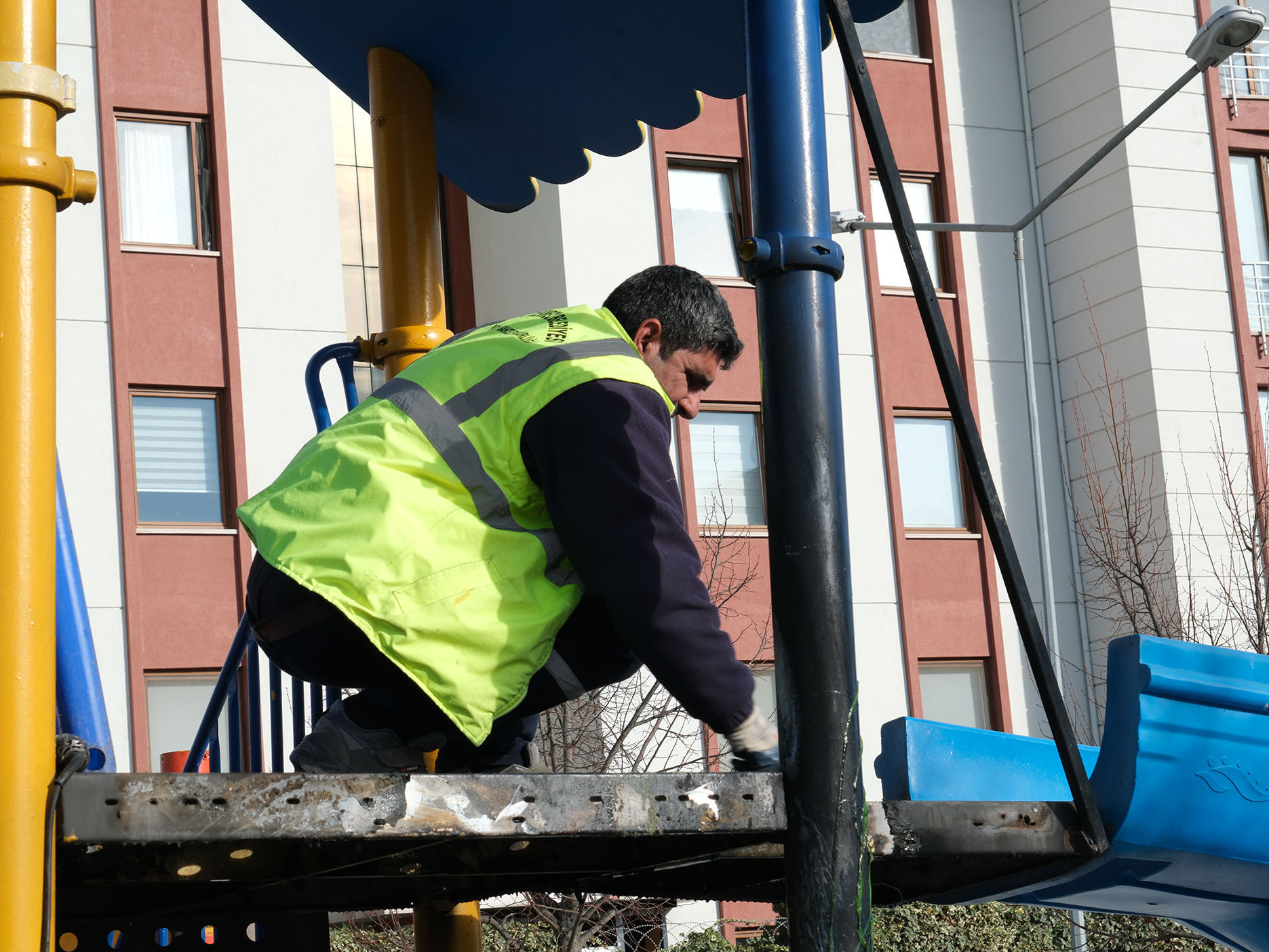 Büyükçekmece’de Alçak Saldırı: Çocukların Oyun Alanını Ateşe Verdiler!