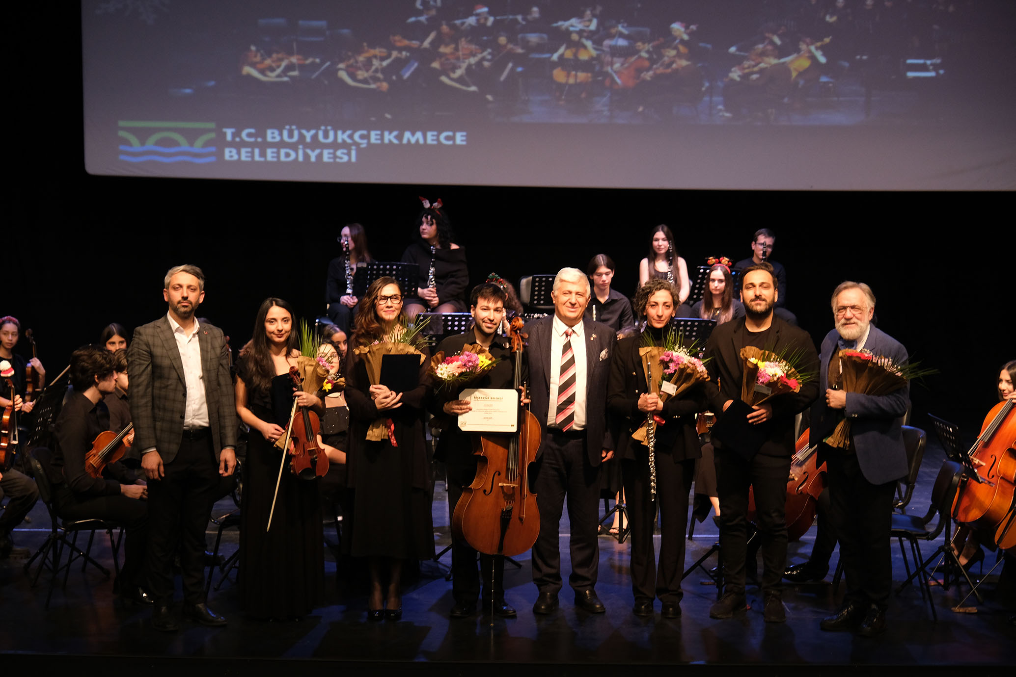 Büyükçekmece Belediyesi Gençlik Orkestrası, yeni yıl coşkusunu sahneye taşıdı