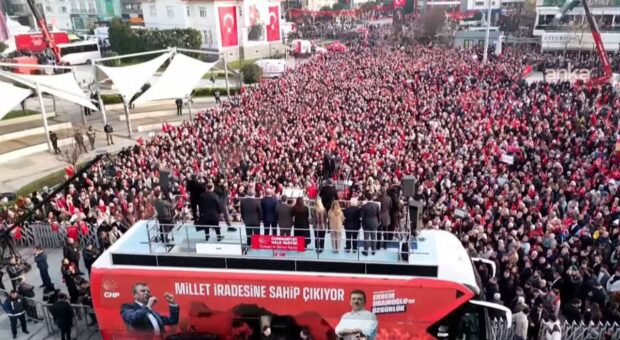 Yalova’da “Hodri Meydan”: Özgür Özel’den İstanbul İçin Erken Seçim Teklifi!