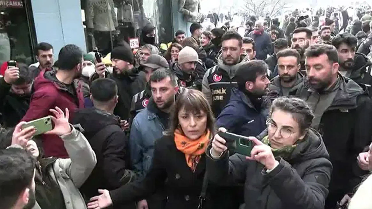 İstanbul’da ‘Rojava’ Protestolarına Polis Engeli: Aksaray’da Abluka, Çok Sayıda Gözaltı