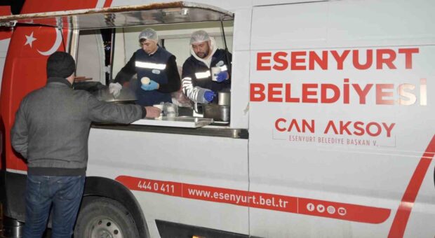 Esenyurt Belediyesi’nden Vatandaşın İçini Isıtan Uygulama: Metrobüs Duraklarında Çorba İkramı