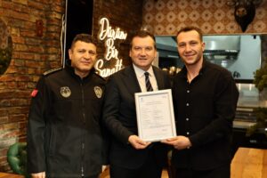 Başlık: Başkan Balcıoğlu’ndan Esnafa Yılın Son Gününde Ruhsat Sürprizi