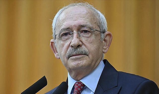 İcra memurları, Kemal Kılıçdaroğlu’na mahkeme kararını elden tebliğ etti