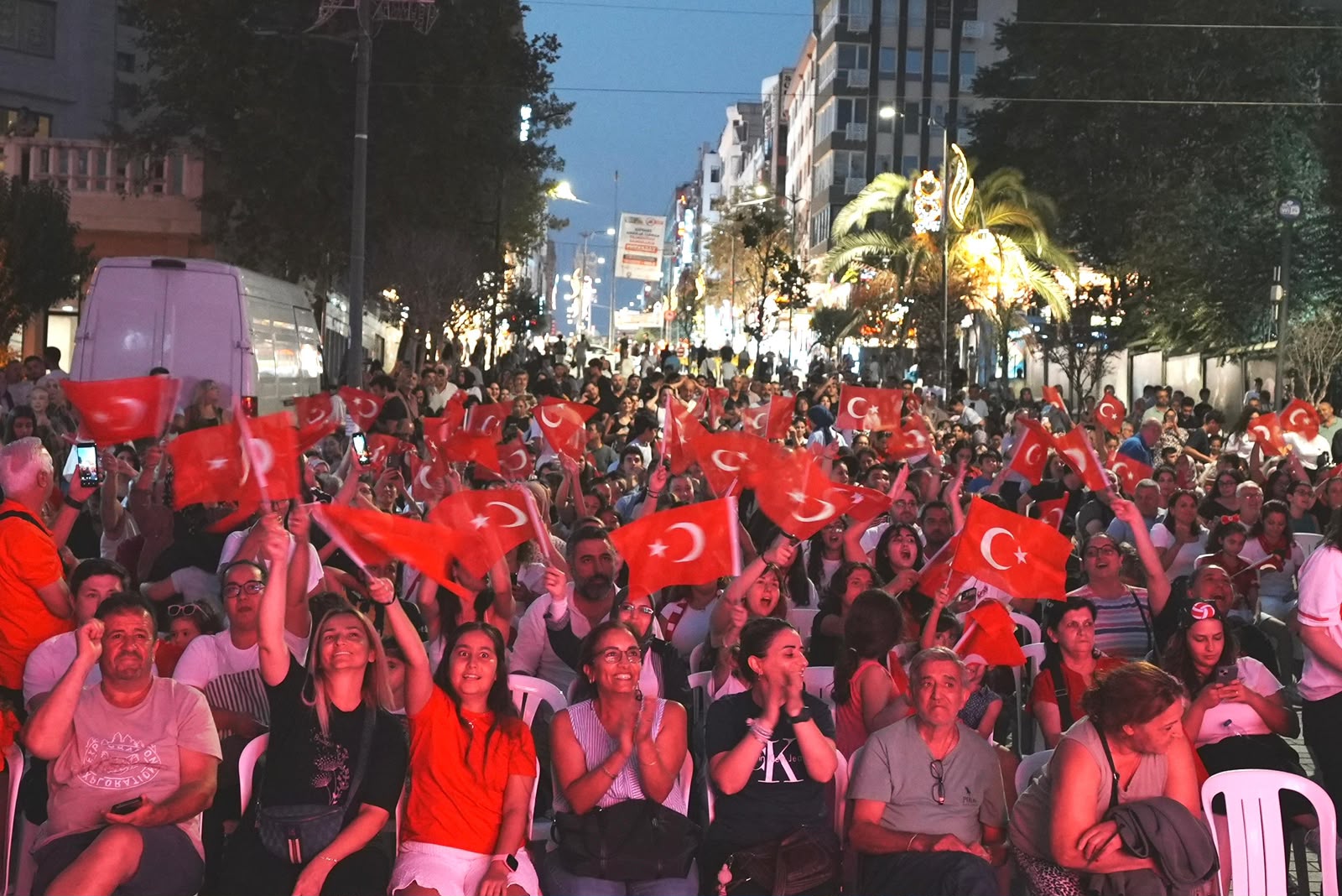 AVCILAR’DA AVRUPA ŞAMPİYONLUĞU COŞKUSU