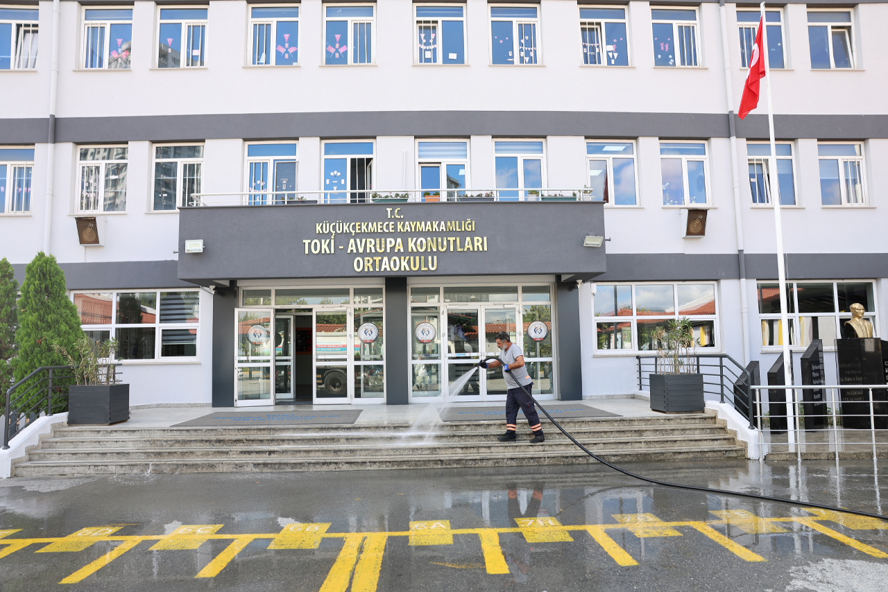 KÜÇÜKÇEKMECE’DEKİ OKULLAR YENİ DÖNEME HAZIR